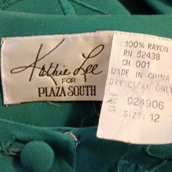 Green Textured Long Sleeve Dress - Picture 4 of 9